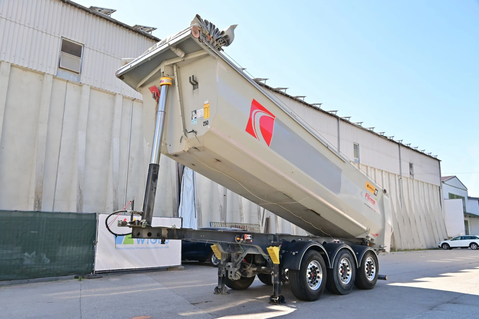 Полуремарке Fliegl SDS01