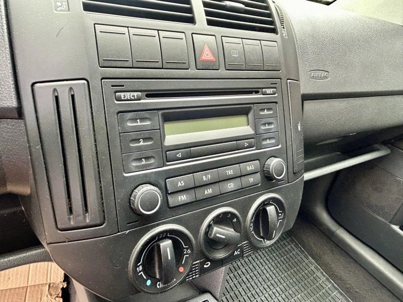 VW Polo 1.2i 154000км., снимка 15 - Автомобили и джипове - 52696147