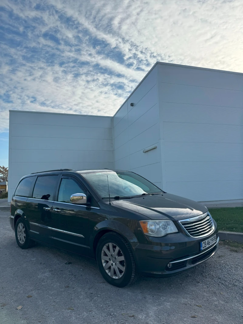 Chrysler Town and Country, снимка 4 - Автомобили и джипове - 47646110