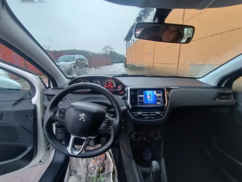 Peugeot 208, снимка 10 - Автомобили и джипове - 49591735