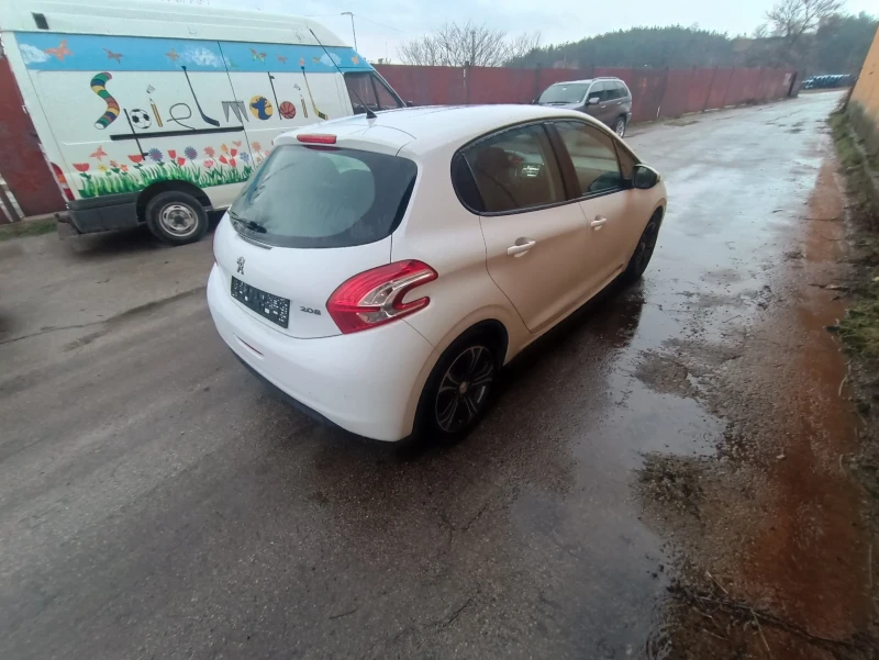 Peugeot 208, снимка 5 - Автомобили и джипове - 48347531