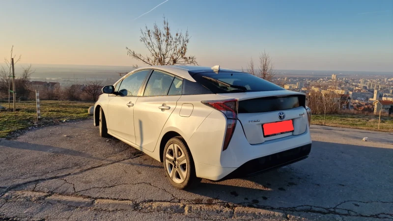 Toyota Prius 1.8  140кс, снимка 2 - Автомобили и джипове - 49362804