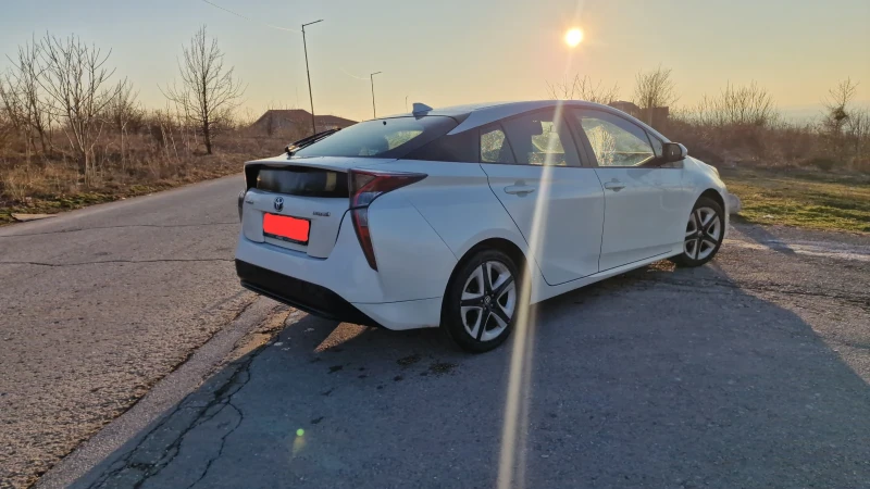 Toyota Prius 1.8  140кс, снимка 4 - Автомобили и джипове - 49362804