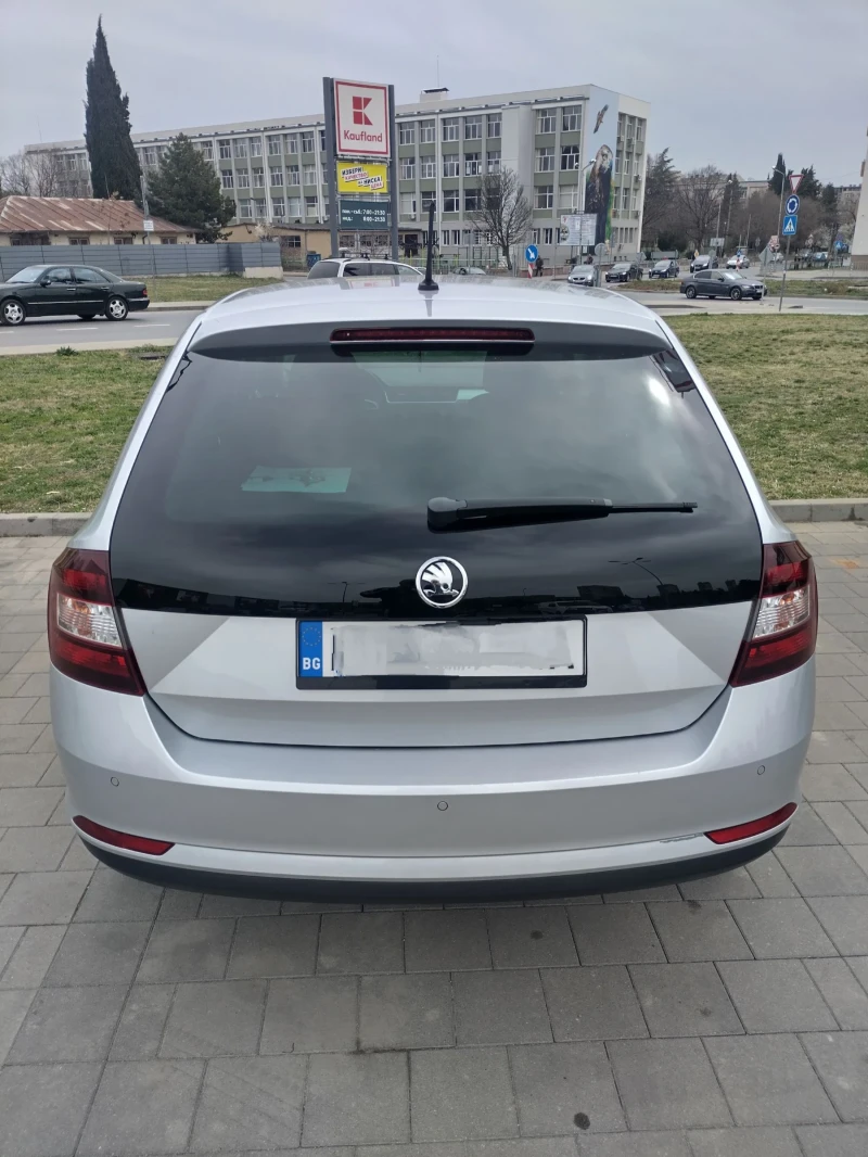 Skoda Rapid, снимка 6 - Автомобили и джипове - 49530874