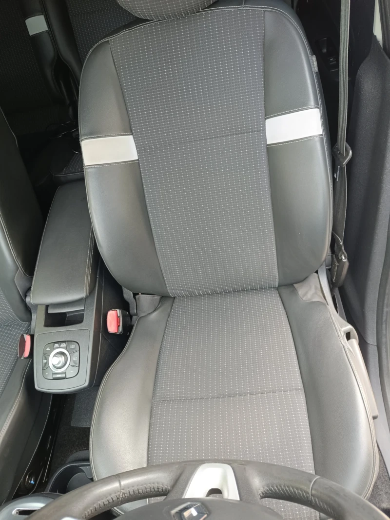 Renault Scenic 1.5DCI 110кс, снимка 11 - Автомобили и джипове - 52674066