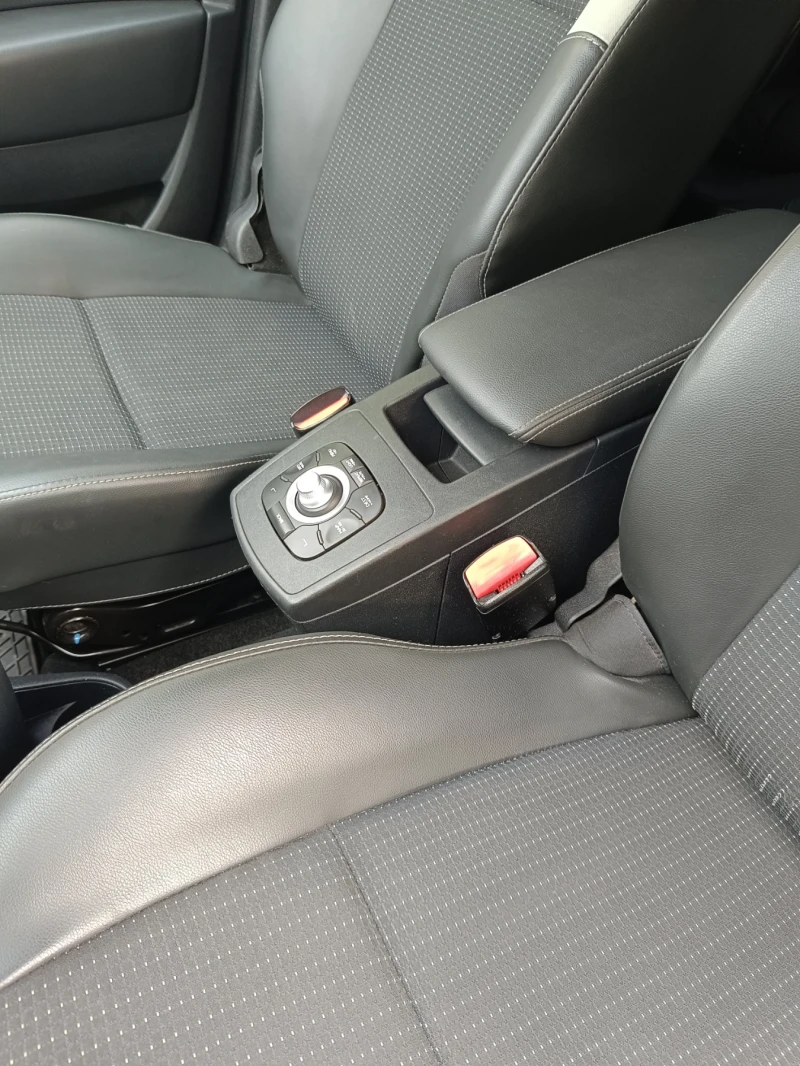 Renault Scenic 1.5DCI 110кс, снимка 10 - Автомобили и джипове - 52674066