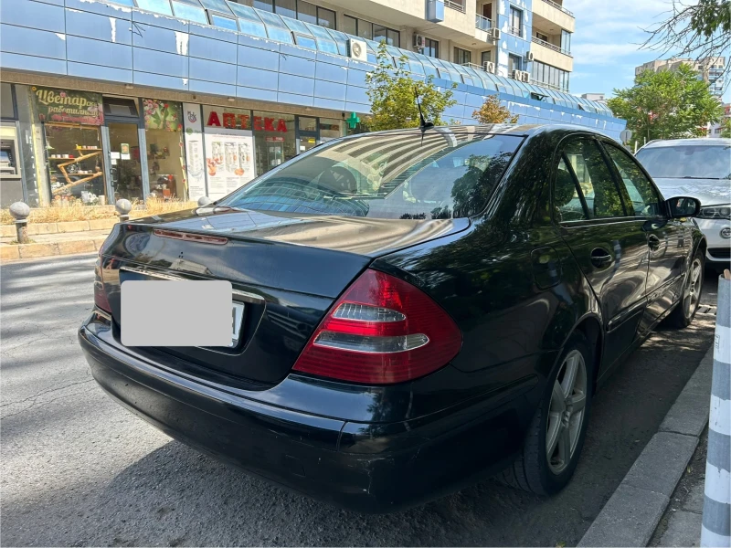Mercedes-Benz E 200, снимка 3 - Автомобили и джипове - 52458562