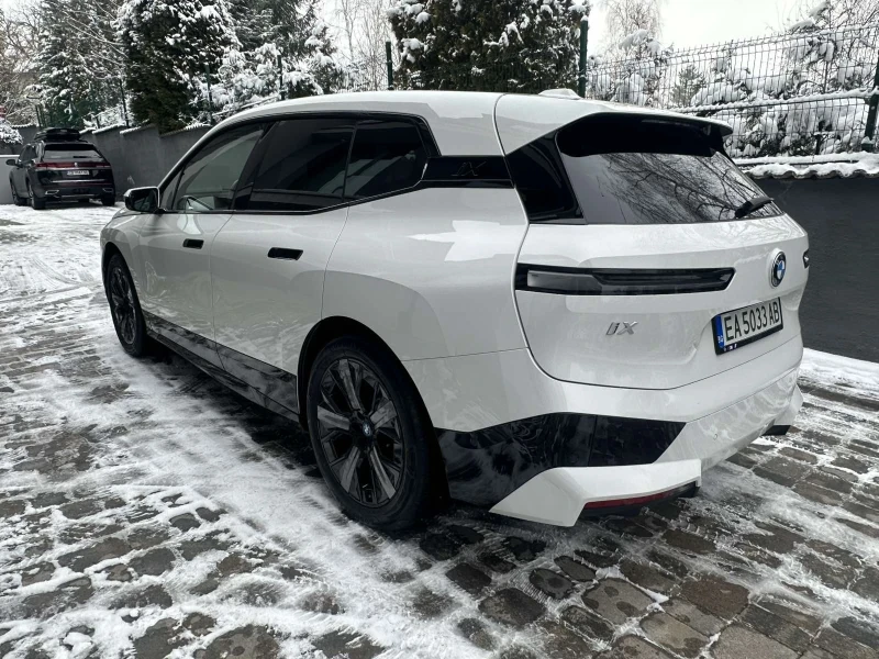 BMW iX, снимка 4 - Автомобили и джипове - 53341721