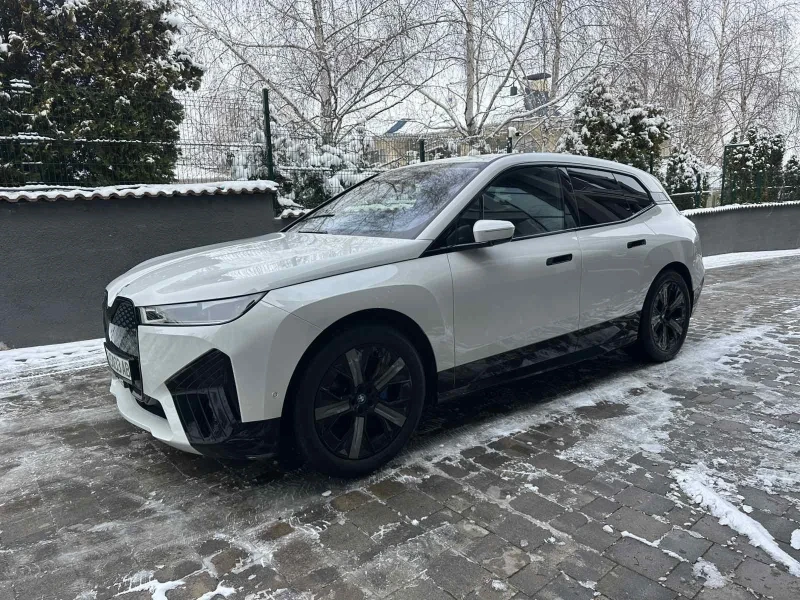 BMW iX, снимка 2 - Автомобили и джипове - 53341721