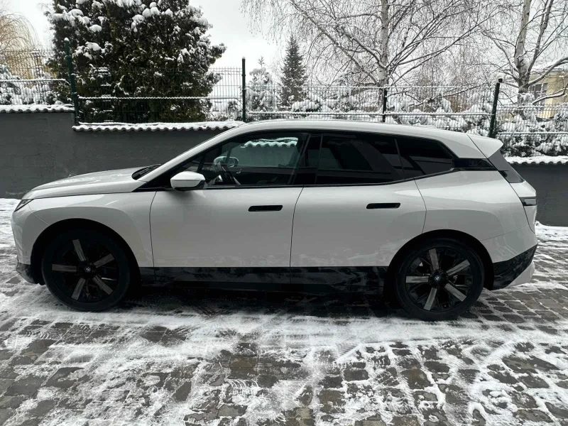 BMW iX, снимка 3 - Автомобили и джипове - 53341721