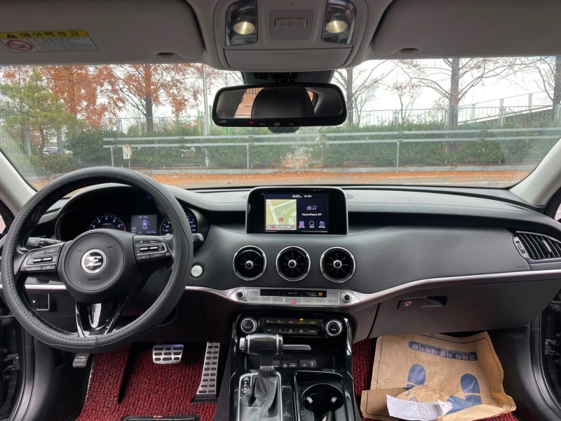 Kia Stinger 2.0 TURBO / 2WD / Пълна сервизна история !!!, снимка 9 - Автомобили и джипове - 53497036