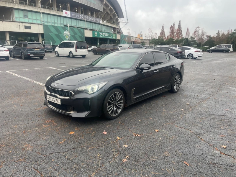 Kia Stinger 2.0 TURBO / 2WD / Пълна сервизна история !!!, снимка 2 - Автомобили и джипове - 53497036