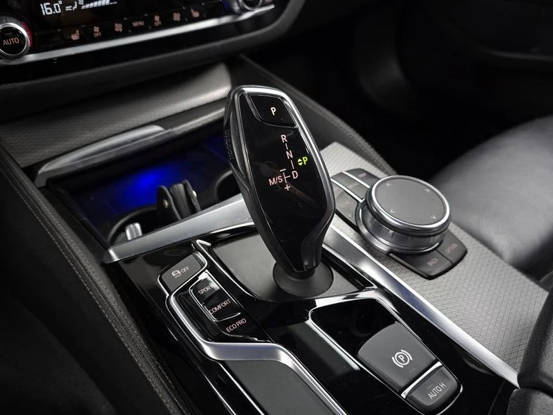 BMW 530 530i xDrive M Sport Package| 252к.с.| ВКЛ.ТЕХНОТЕС, снимка 9 - Автомобили и джипове - 55441353