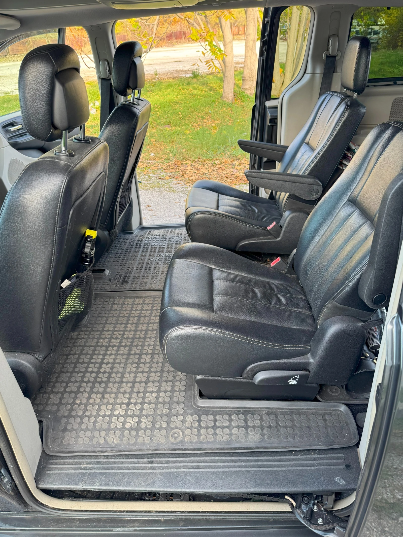 Chrysler Town and Country | Mobile.bg — изображение 11