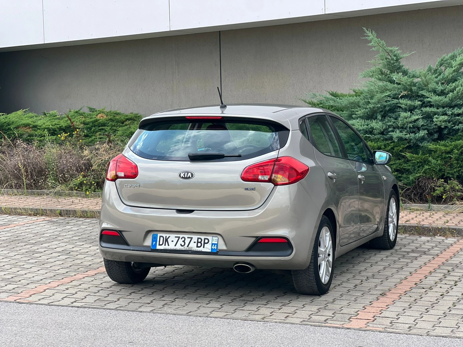 Kia Ceed 1.6CRDI Лизинг през Уникредит по 245 лева на месец - изображение 4