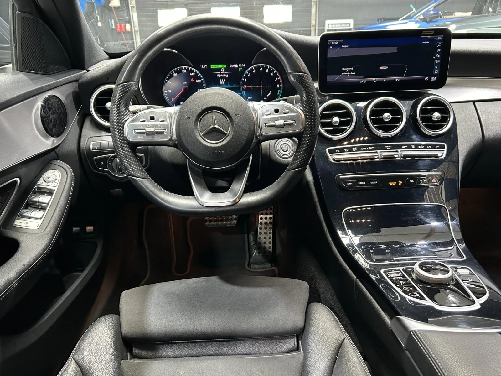 Mercedes-Benz C 300 300e - изображение 8