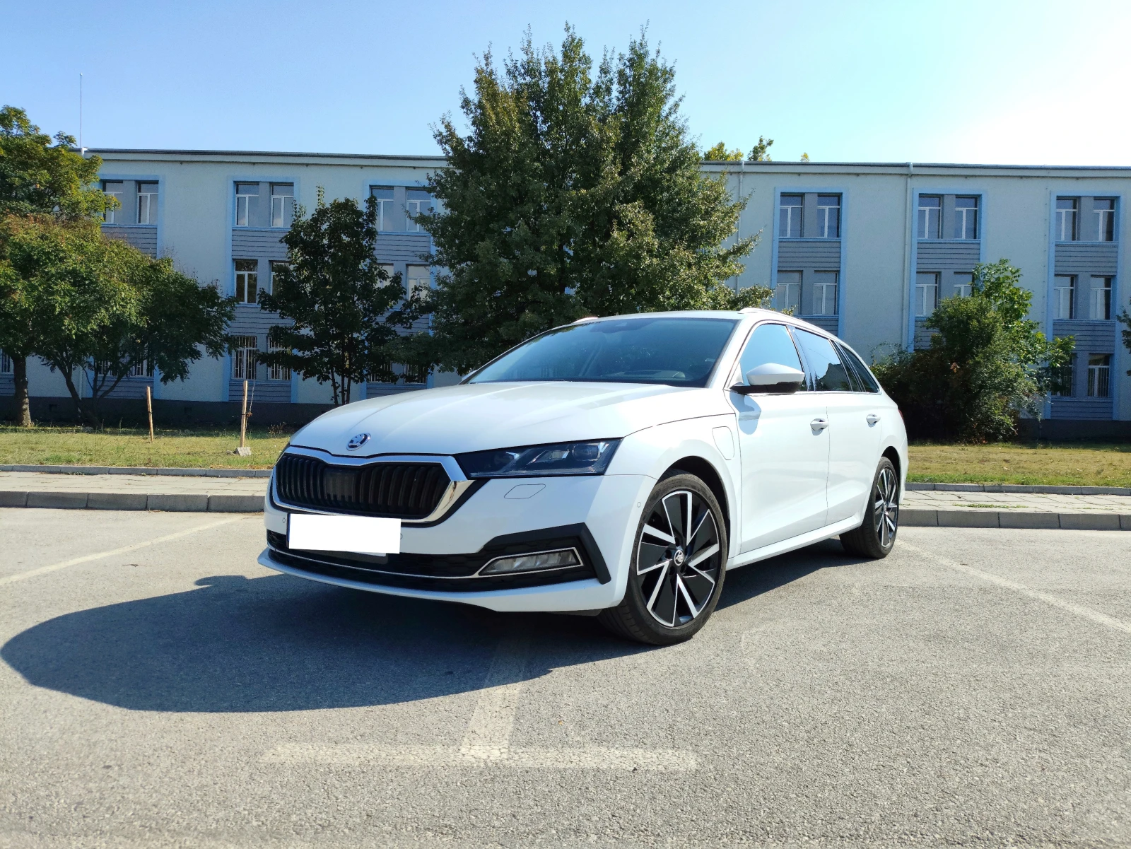 Skoda Octavia 1.4 iV PLUG-IN-HYBRID DSG LED MATRIX SELF-PARKING | Mobile.bg   1