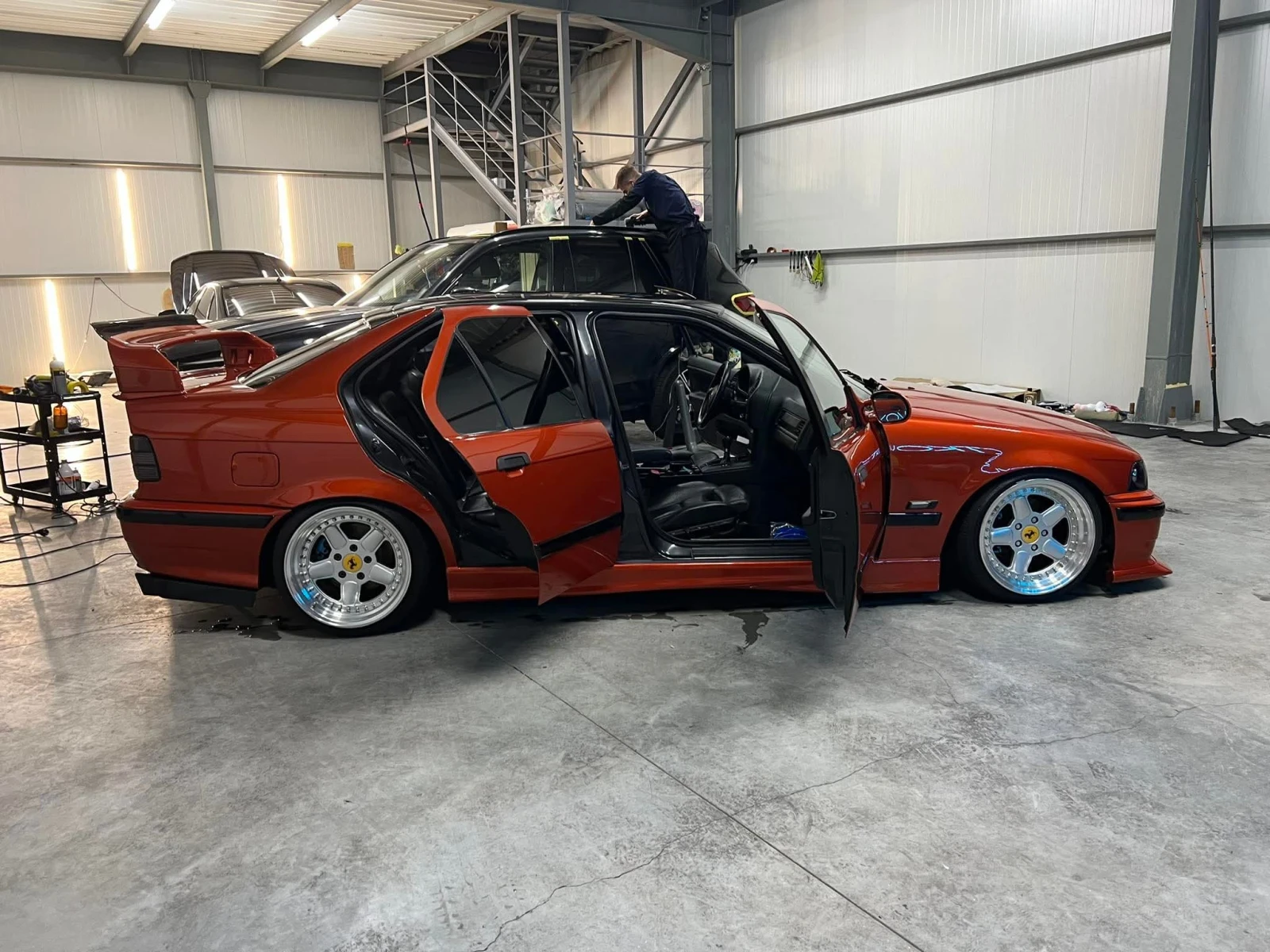 BMW 318  - изображение 8