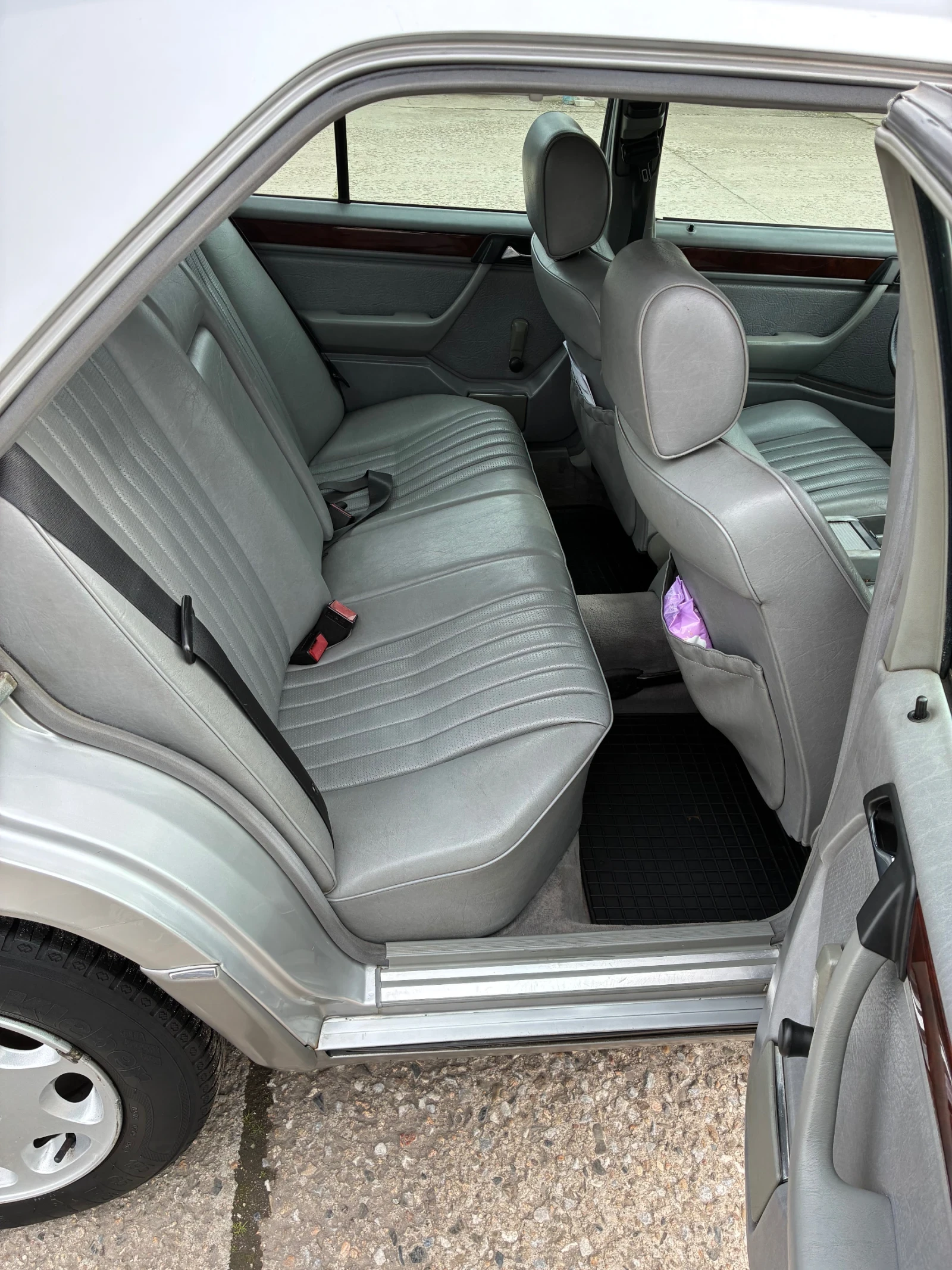 Mercedes-Benz 124  - изображение 8