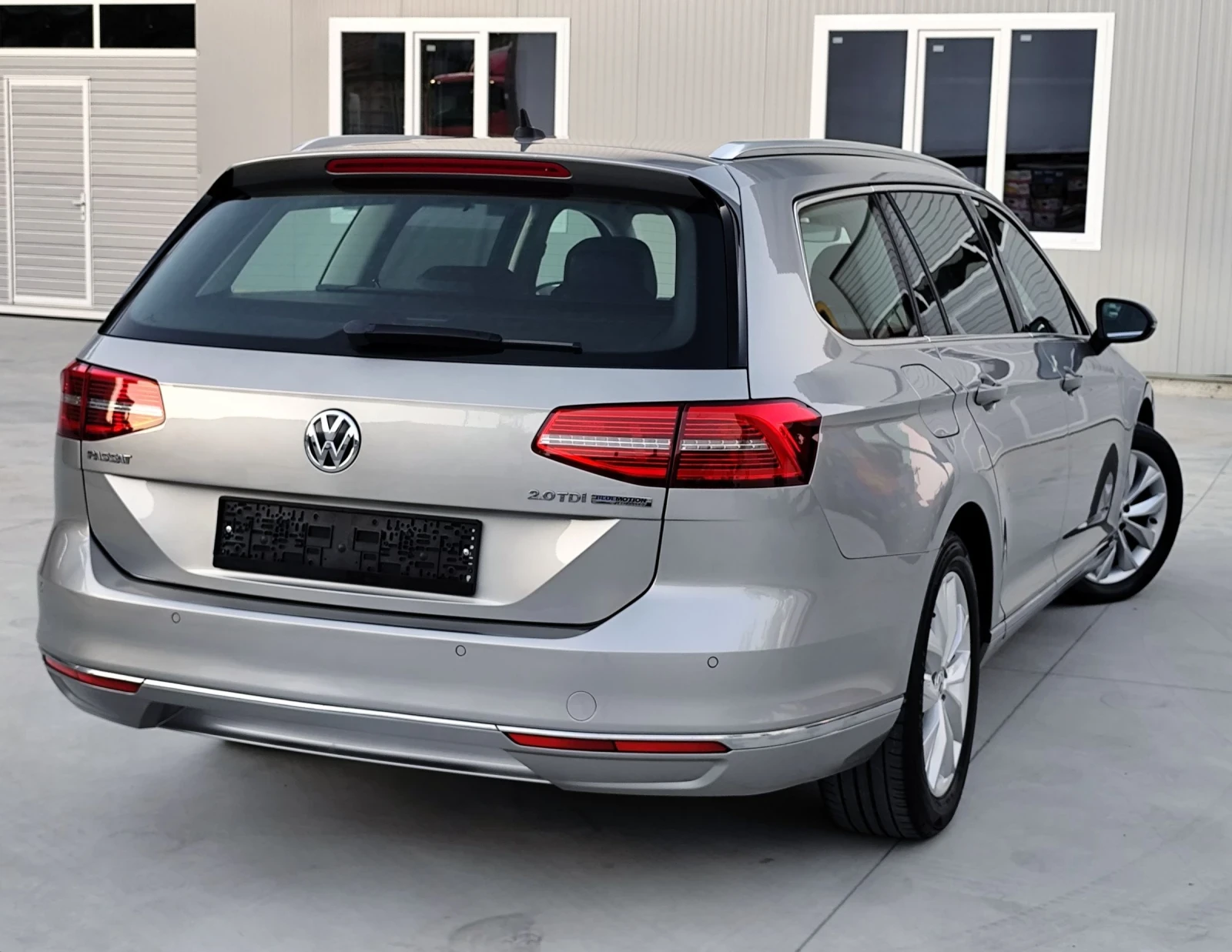 VW Passat 2.0TDI-DSG-LED-NAVI-XENON-ДИСТРОНИК-ПОДГРЯВАНЕ, снимка 6 - Автомобили и джипове - 54703319