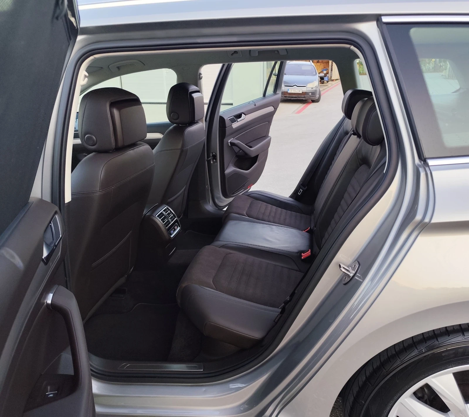 VW Passat 2.0TDI-DSG-LED-NAVI-XENON-ДИСТРОНИК-ПОДГРЯВАНЕ, снимка 11 - Автомобили и джипове - 54703319