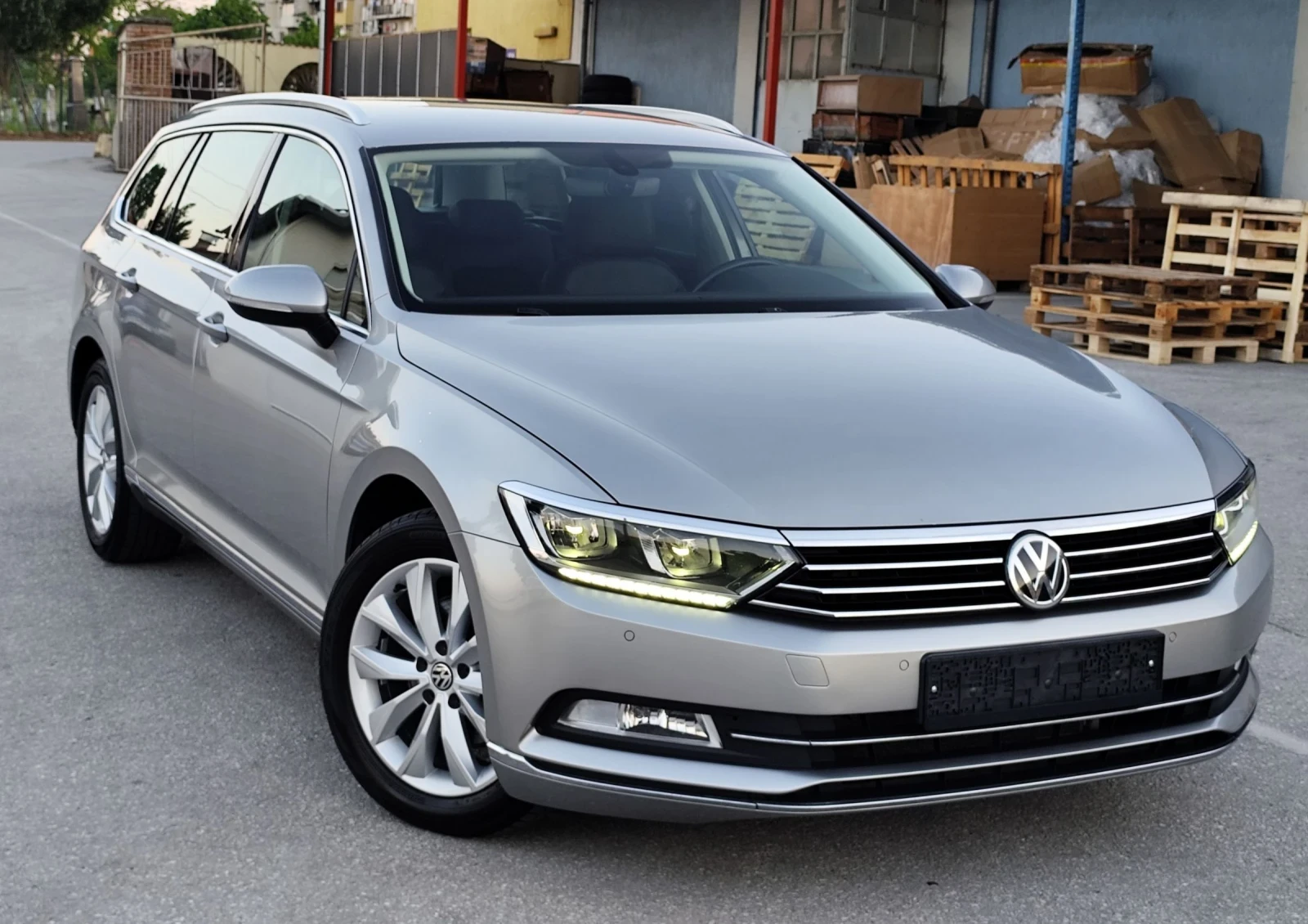 VW Passat 2.0TDI-DSG-LED-NAVI-XENON-ДИСТРОНИК-ПОДГРЯВАНЕ