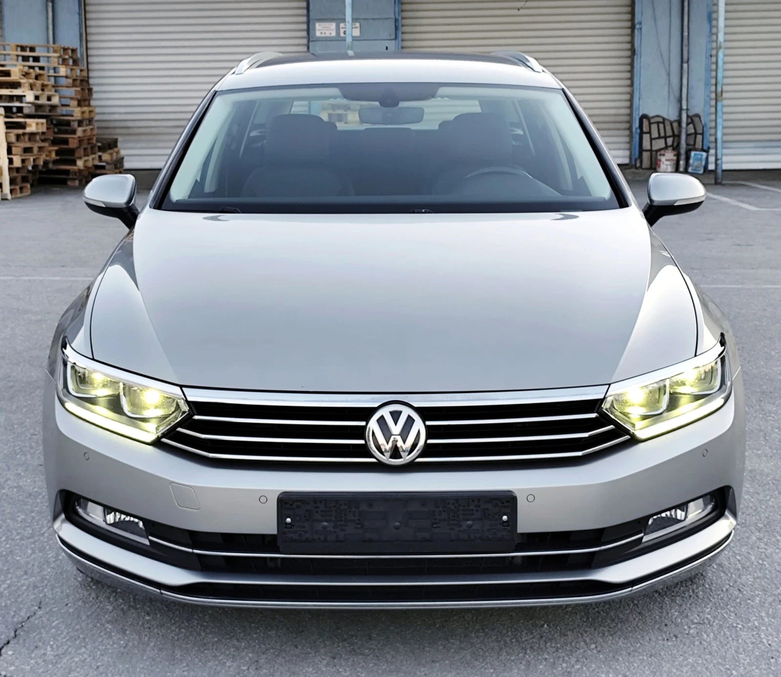 VW Passat 2.0TDI-DSG-LED-NAVI-XENON-ДИСТРОНИК-ПОДГРЯВАНЕ, снимка 2 - Автомобили и джипове - 54703319