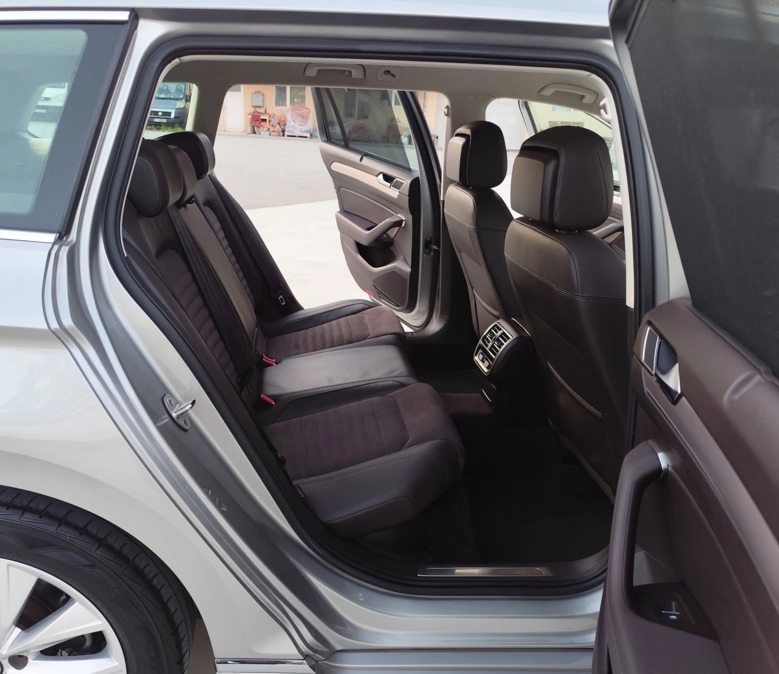 VW Passat 2.0TDI-DSG-LED-NAVI-XENON-ДИСТРОНИК-ПОДГРЯВАНЕ, снимка 14 - Автомобили и джипове - 54703319