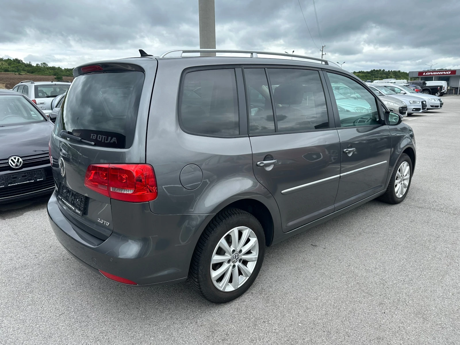 VW Touran 2.0 TDI DSG Highline 7 Места!, снимка 4 - Автомобили и джипове - 54891988