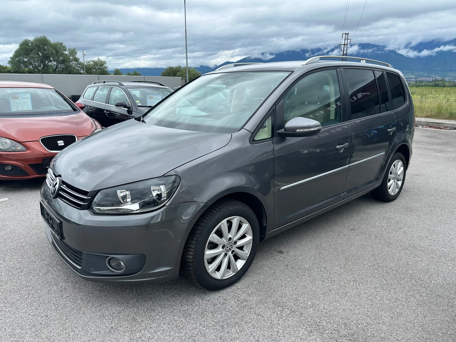 VW Touran 2.0 TDI DSG Highline 7 Места!, снимка 2 - Автомобили и джипове - 54891988