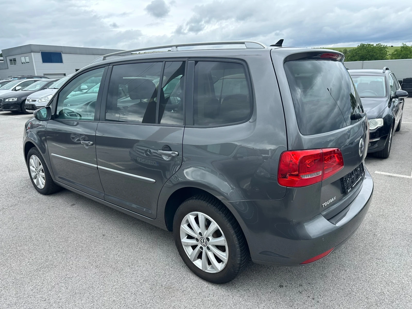 VW Touran 2.0 TDI DSG Highline 7 Места!, снимка 5 - Автомобили и джипове - 54891988