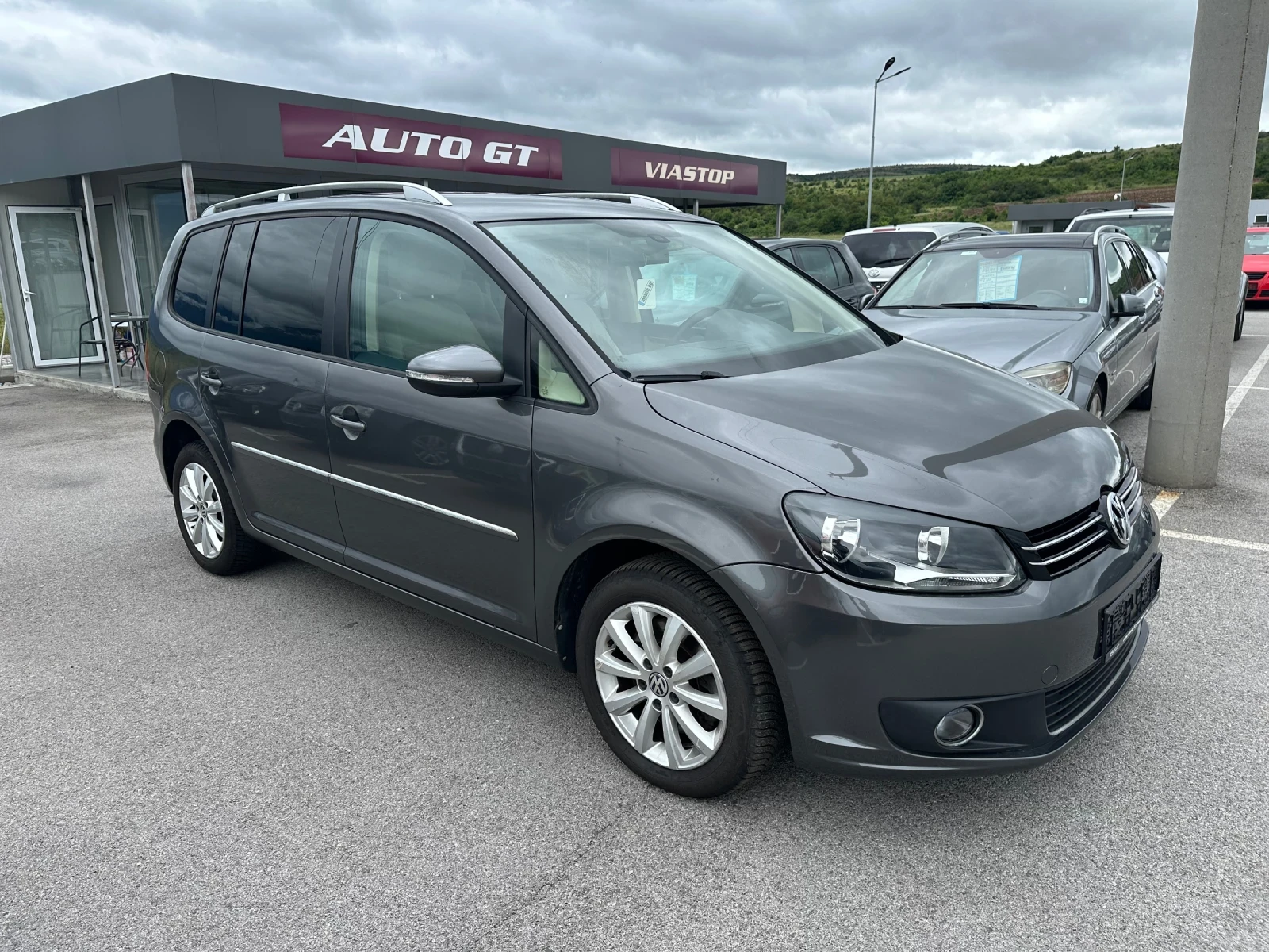 VW Touran 2.0 TDI DSG Highline 7 Места!, снимка 3 - Автомобили и джипове - 54891988