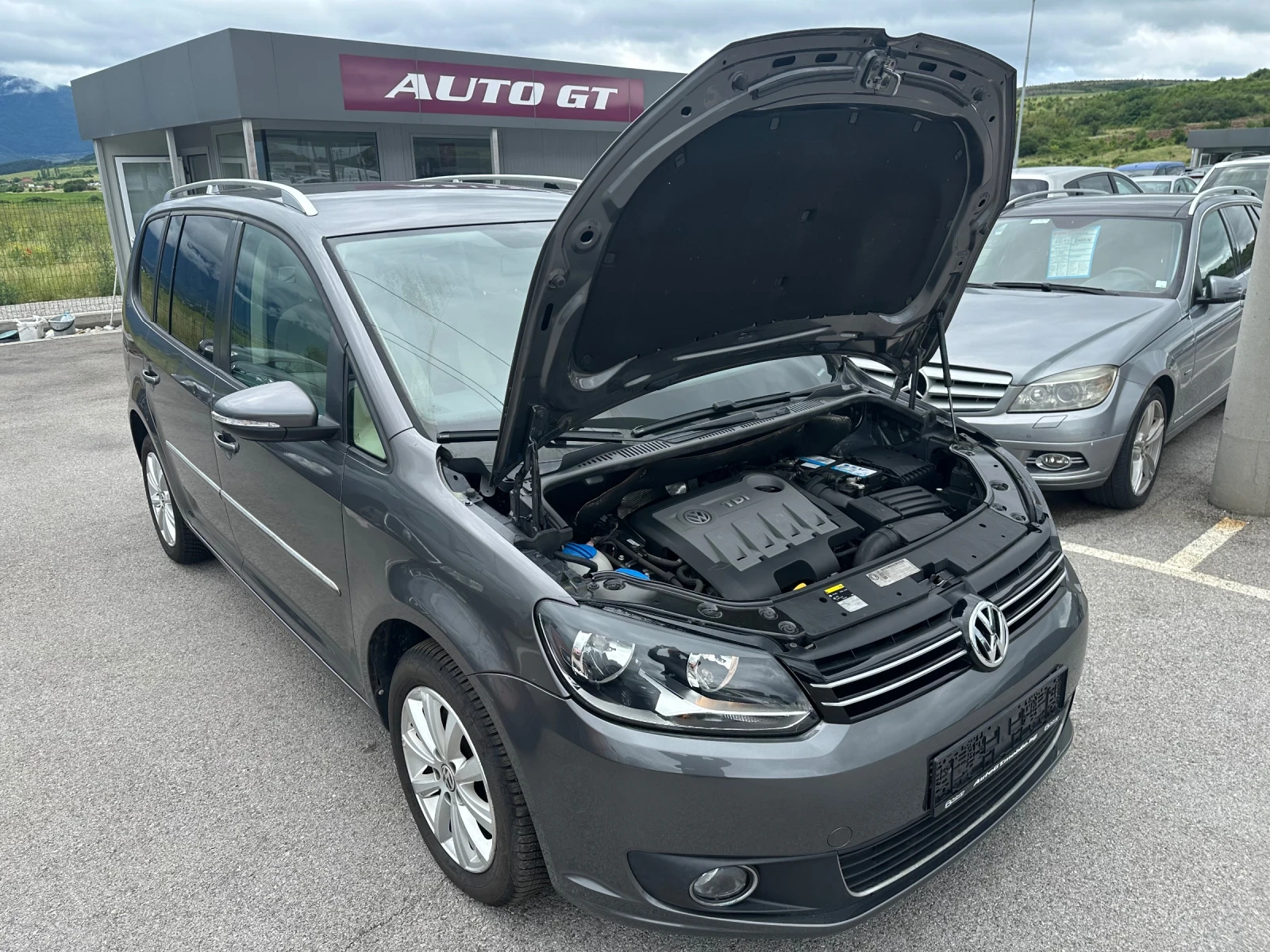 VW Touran 2.0 TDI DSG Highline 7 Места!, снимка 8 - Автомобили и джипове - 54891988