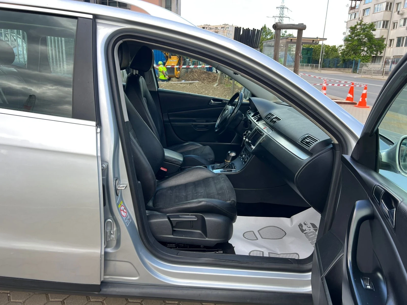 VW Passat 2.0TDi/AVTOMAT, снимка 11 - Автомобили и джипове - 54977425