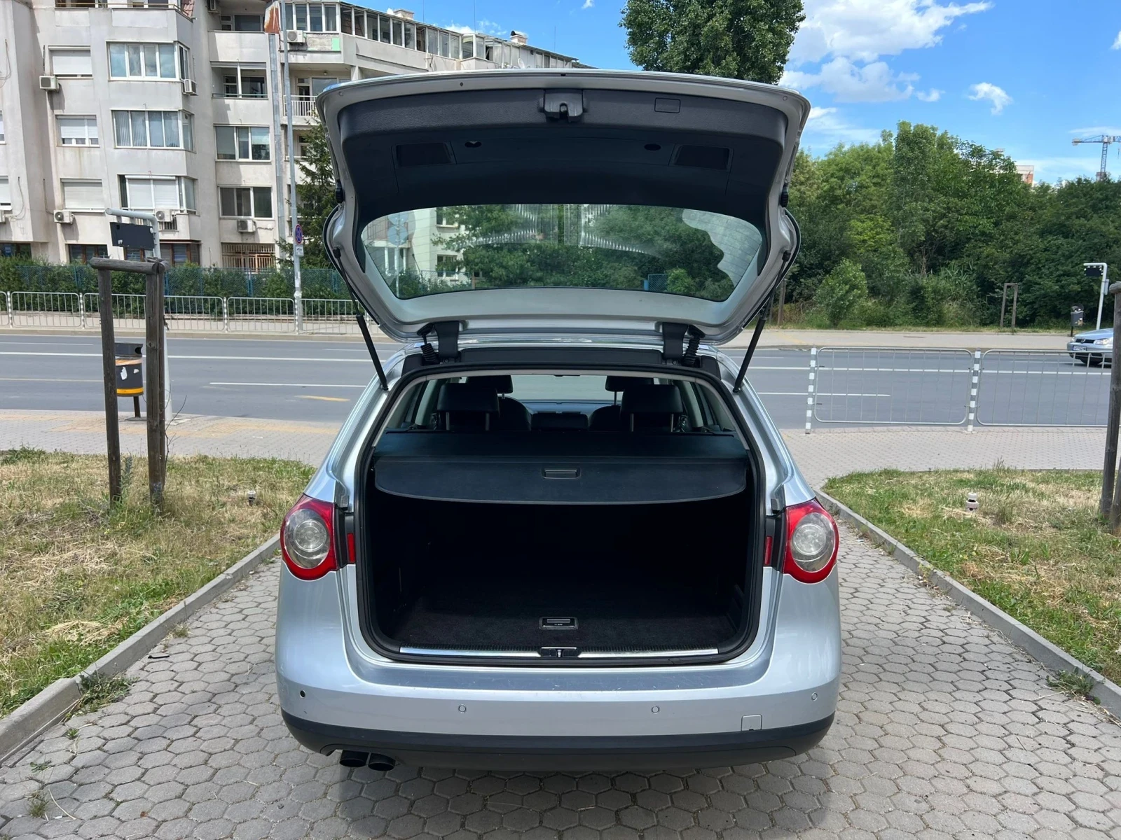 VW Passat 2.0TDi/AVTOMAT, снимка 15 - Автомобили и джипове - 54977425