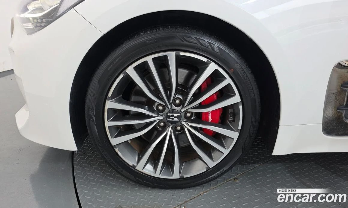 Kia Stinger 2.0 Turbo 2WD Dream Edition, снимка 5 - Автомобили и джипове - 55857335
