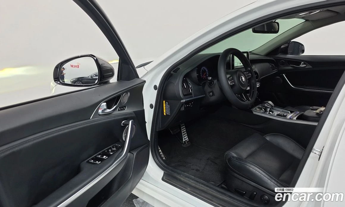 Kia Stinger 2.0 Turbo 2WD Dream Edition, снимка 10 - Автомобили и джипове - 55857335