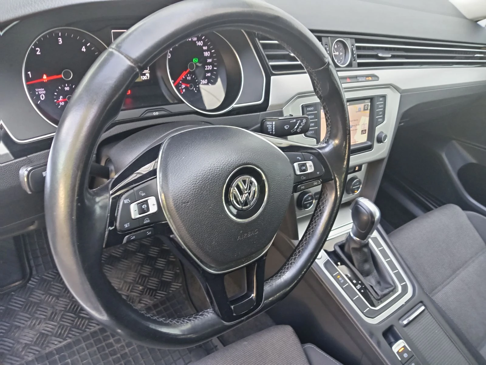 VW Passat 1.6D, снимка 7 - Автомобили и джипове - 56455031