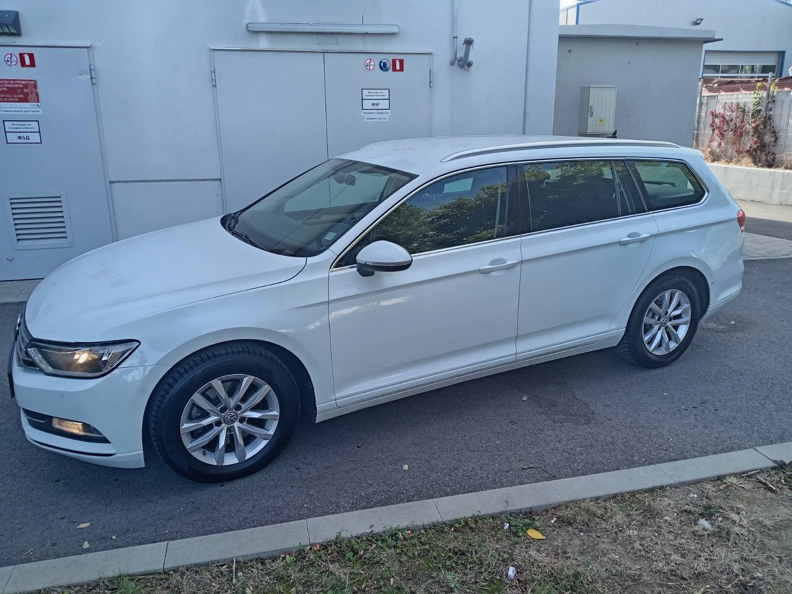 VW Passat 1.6D, снимка 3 - Автомобили и джипове - 56455031