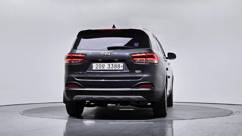 Kia Sorento 2.0CRDI/4x4/Пълна сервизна !!!, снимка 4 - Автомобили и джипове - 53354853