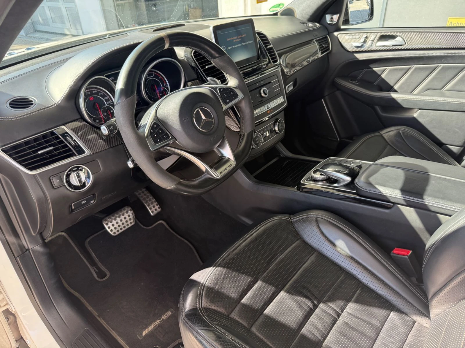 Mercedes-Benz GLE 63 AMG S/COUPE/585HP/4MATIC/PANO/B&O/360/TV/LED/NAVI/E188 - изображение 9