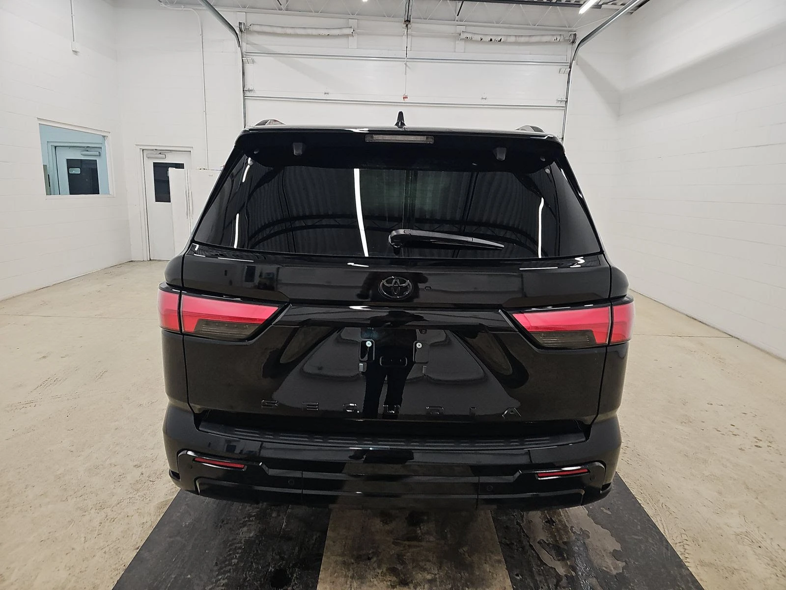 Toyota Sequoia Platinum 4x4* Pano* HuD, снимка 4 - Автомобили и джипове - 53711001