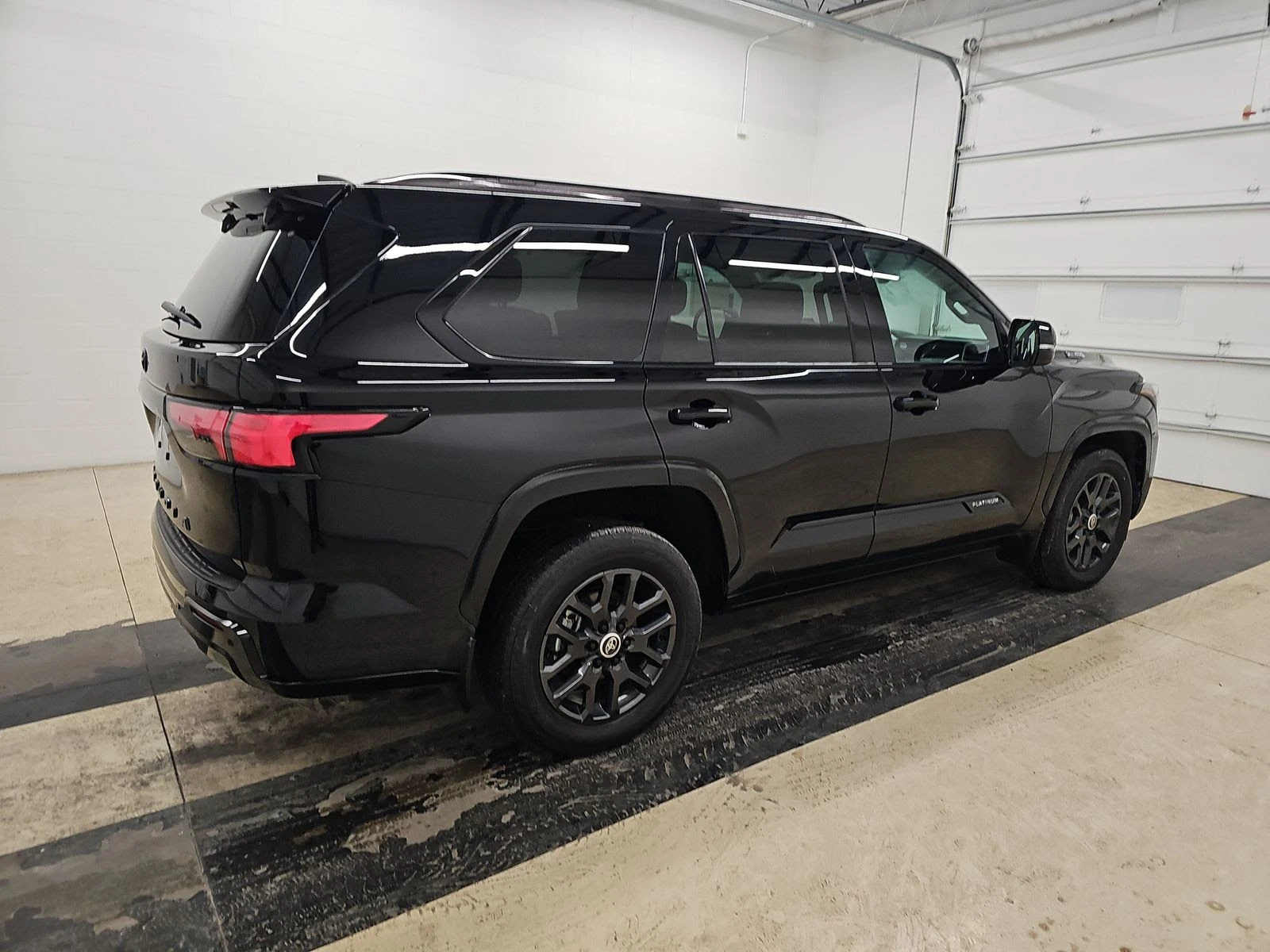 Toyota Sequoia Platinum 4x4* Pano* HuD, снимка 2 - Автомобили и джипове - 53711001