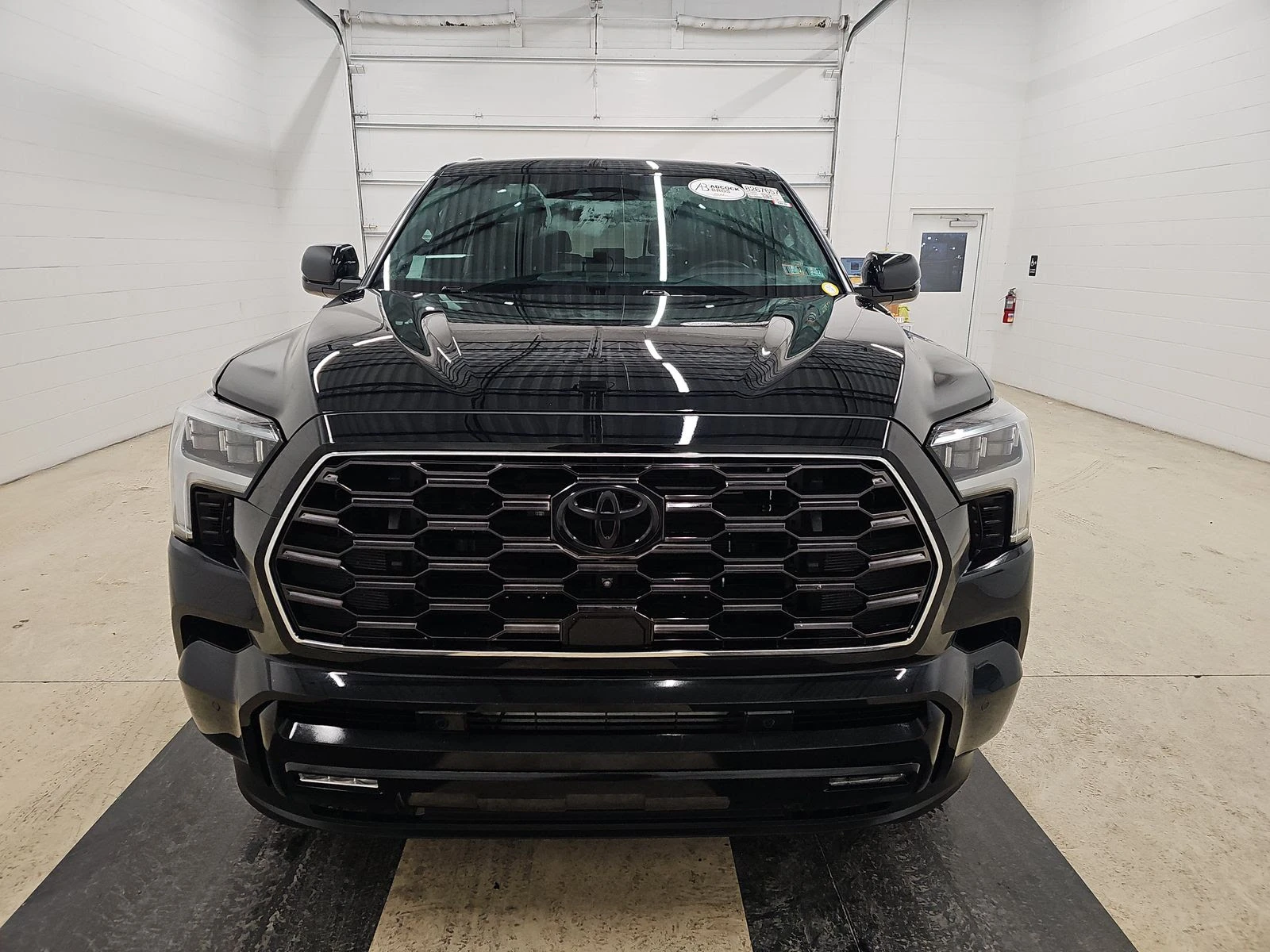 Toyota Sequoia Platinum 4x4* Pano* HuD, снимка 3 - Автомобили и джипове - 53711001