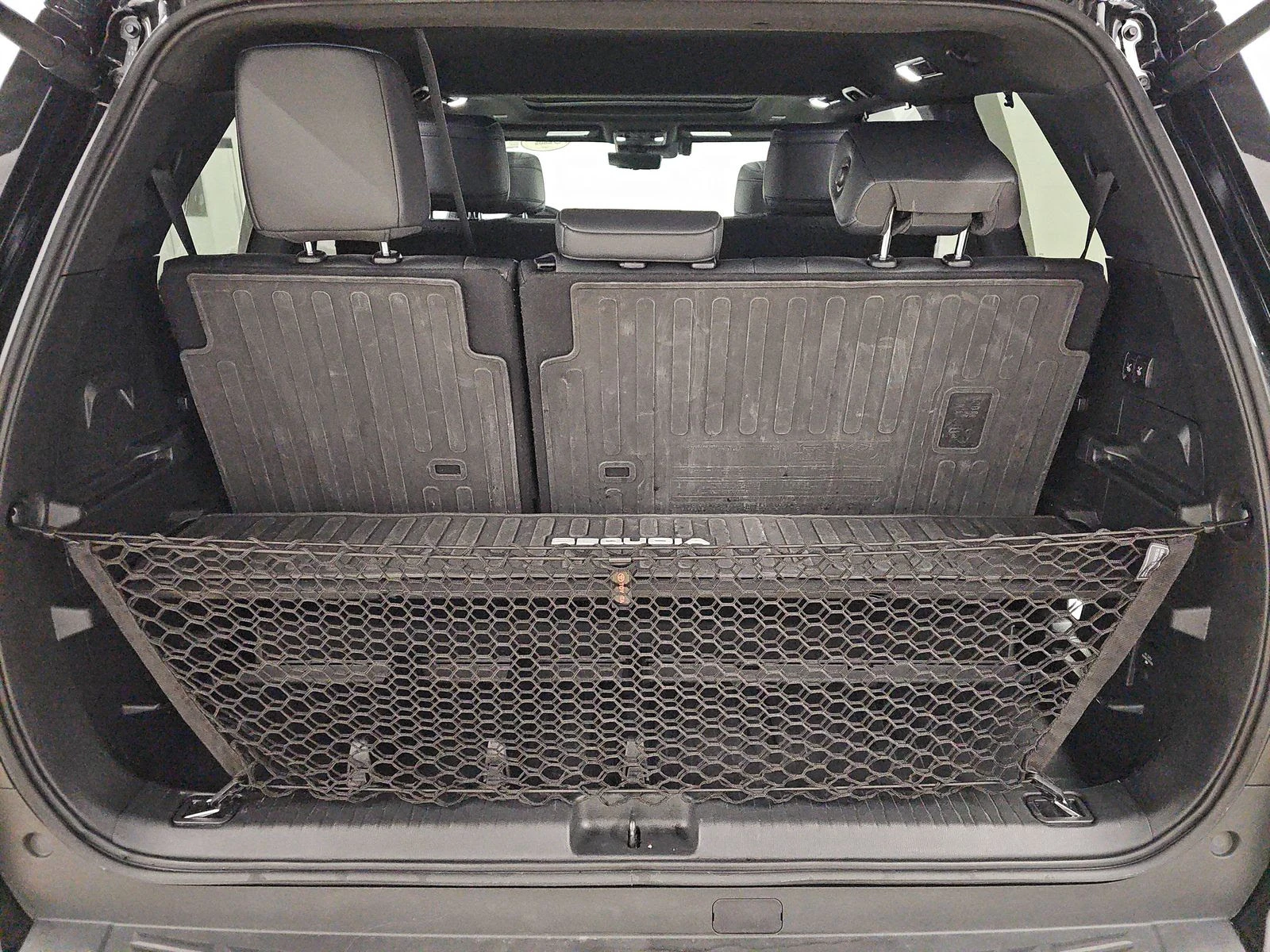 Toyota Sequoia Platinum 4x4* Pano* HuD, снимка 11 - Автомобили и джипове - 53711001