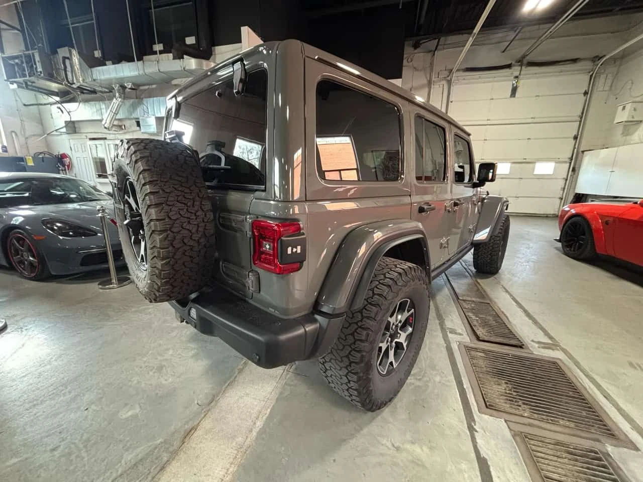 Jeep Wrangler Unlimited Rubicon  CARFAX, снимка 11 - Автомобили и джипове - 53756420