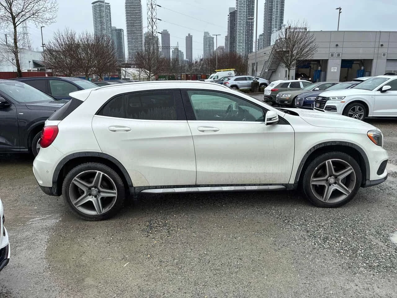 Mercedes-Benz GLA 250 4MATIC * AMG PACK* ВСИЧКИ ЕКСТРИ* ПАНОРАМА* , снимка 4 - Автомобили и джипове - 54070709