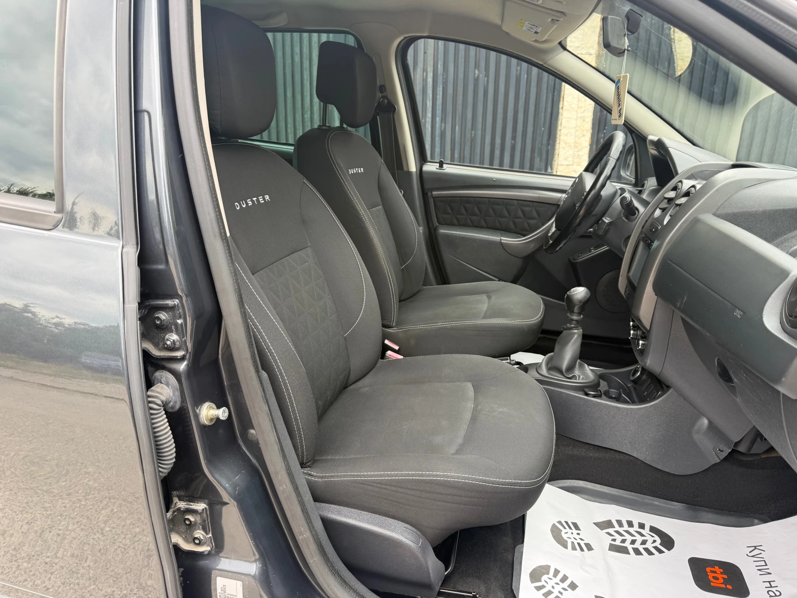 Dacia Duster 1.6i 4x4 FACELIVE, снимка 8 - Автомобили и джипове - 55407202