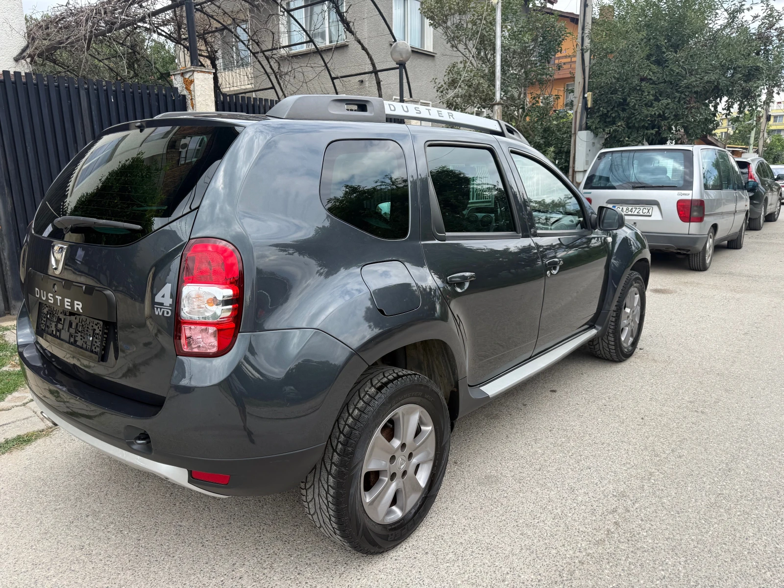 Dacia Duster 1.6i 4x4 FACELIVE, снимка 4 - Автомобили и джипове - 55407202