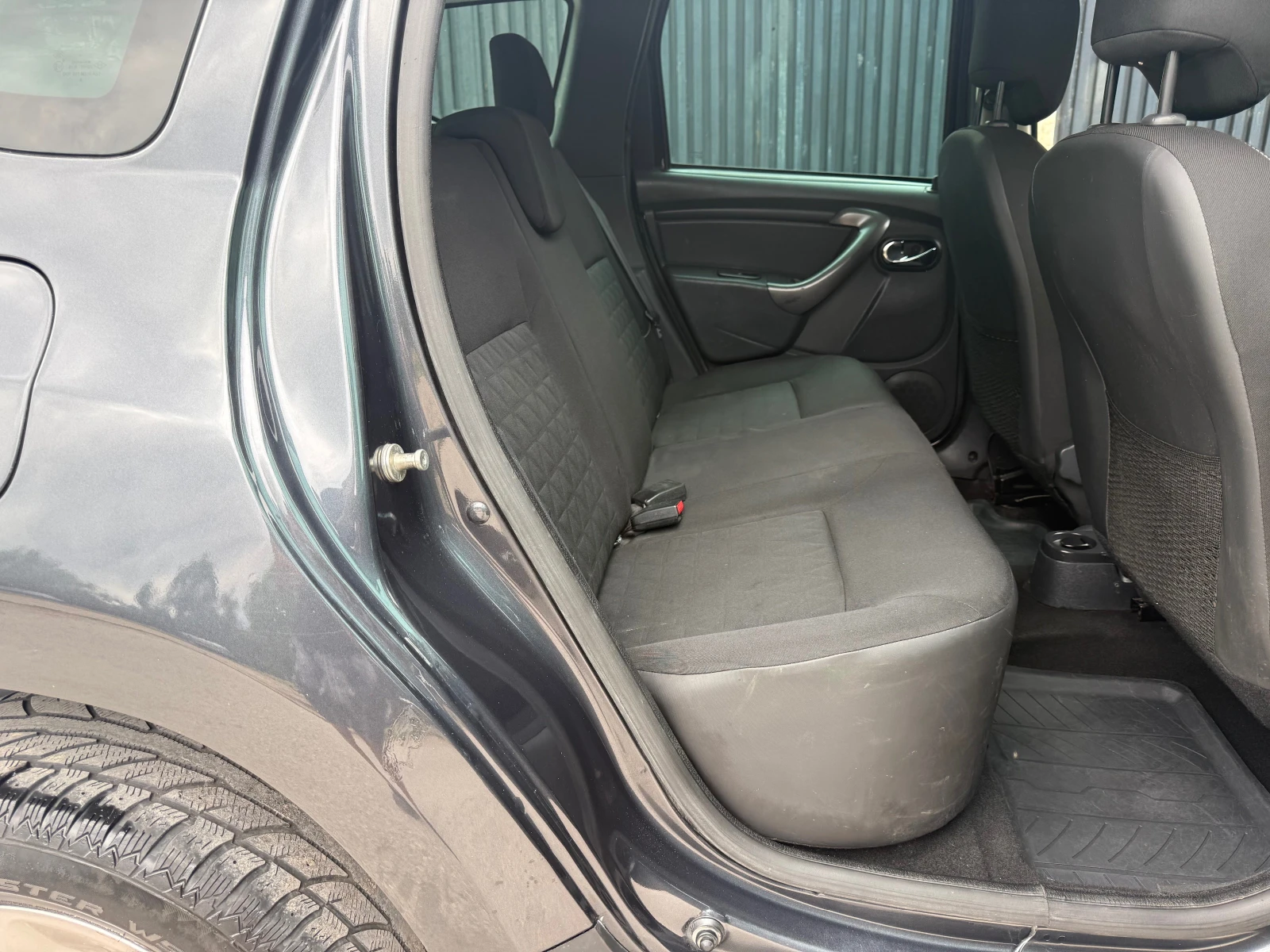 Dacia Duster 1.6i 4x4 FACELIVE, снимка 9 - Автомобили и джипове - 55407202